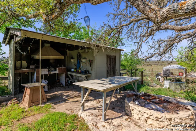 453 Reeves Ln Harper, TX 78631