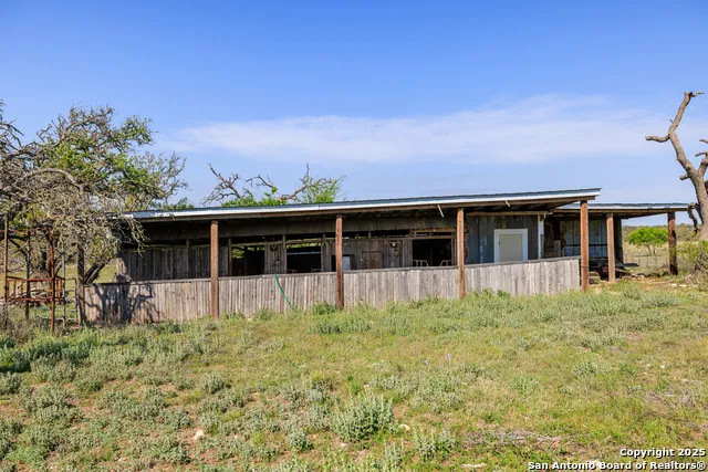 453 Reeves Ln Harper, TX 78631