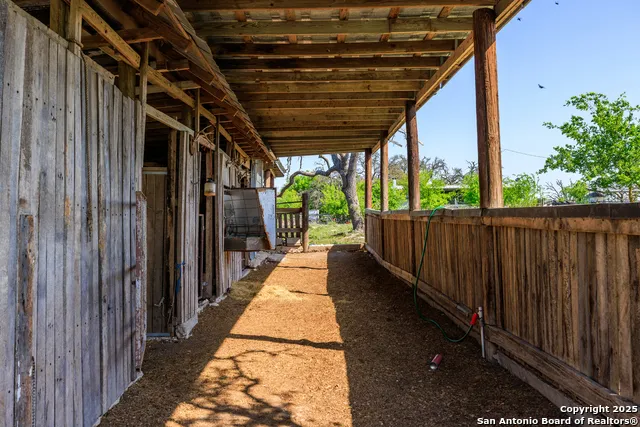 453 Reeves Ln Harper, TX 78631