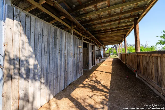 453 Reeves Ln Harper, TX 78631