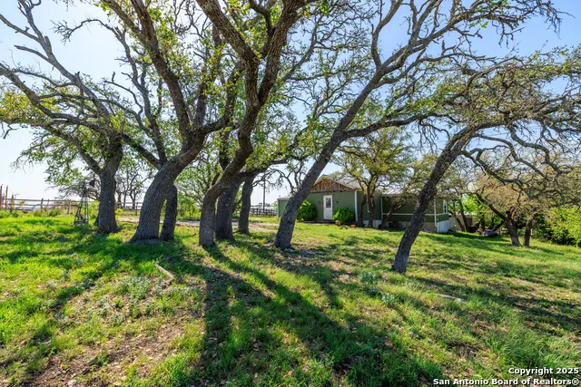 453 Reeves Ln Harper, TX 78631