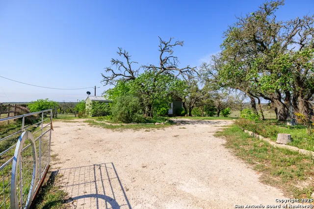 453 Reeves Ln Harper, TX 78631