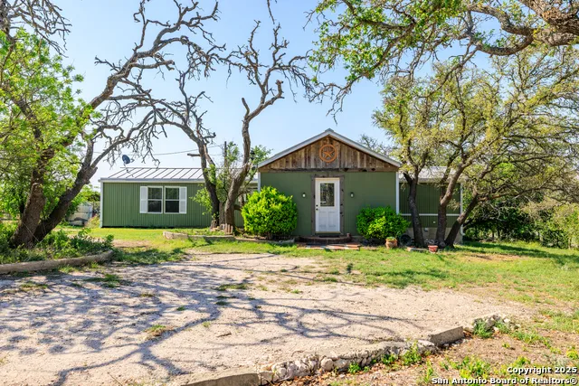 453 Reeves Ln Harper, TX 78631