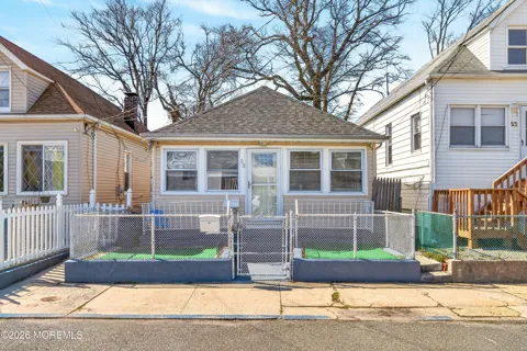 55 Pineview Avenue