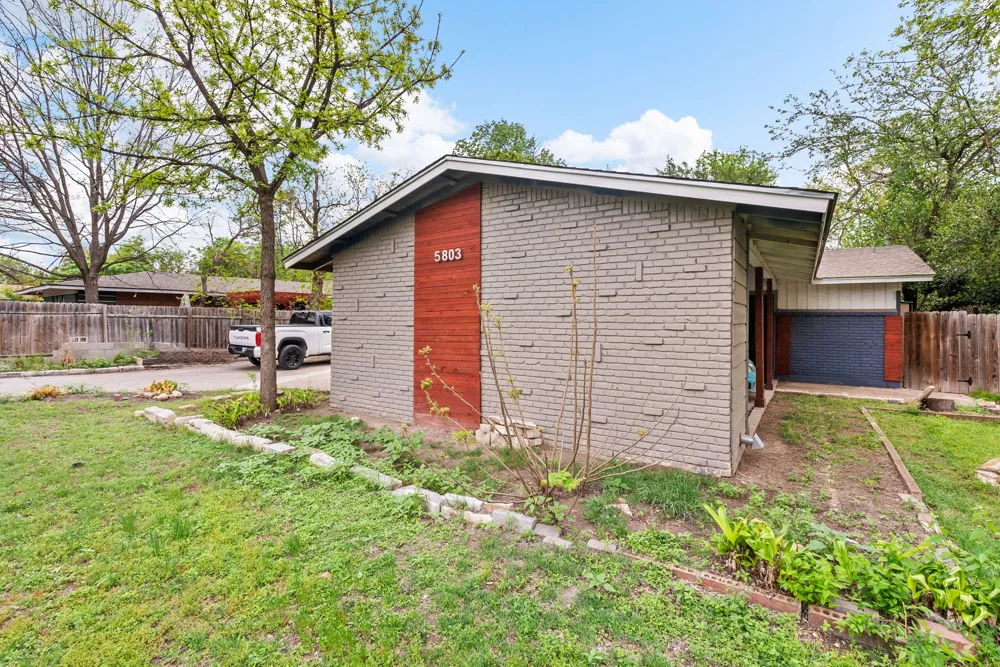 5803 Wellington Drive #B Austin, TX 78723