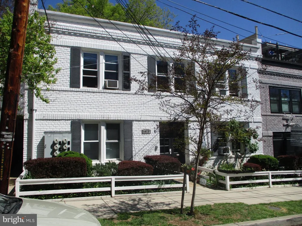 1923 35TH PLACE NW Washington, DC 20007