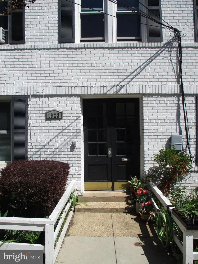 1923 35TH PLACE NW Washington, DC 20007