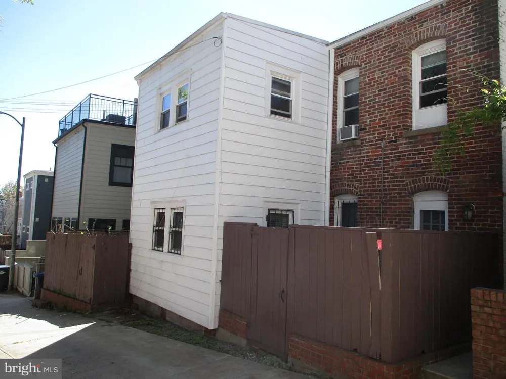 1923 35TH PLACE NW Washington, DC 20007