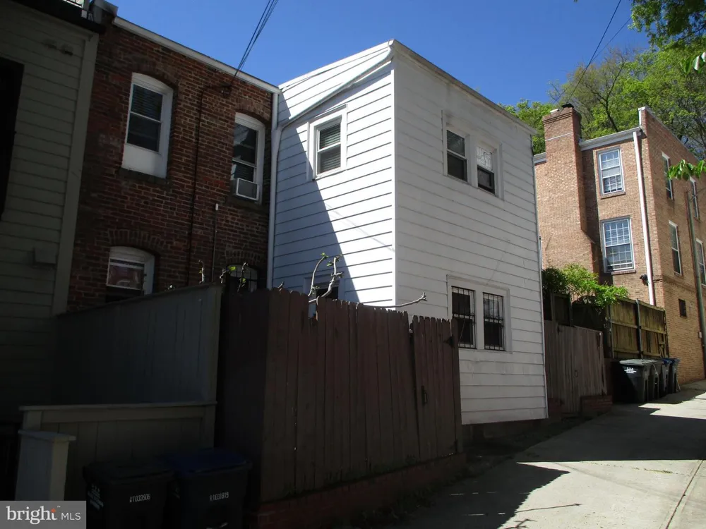 1923 35TH PLACE NW Washington, DC 20007
