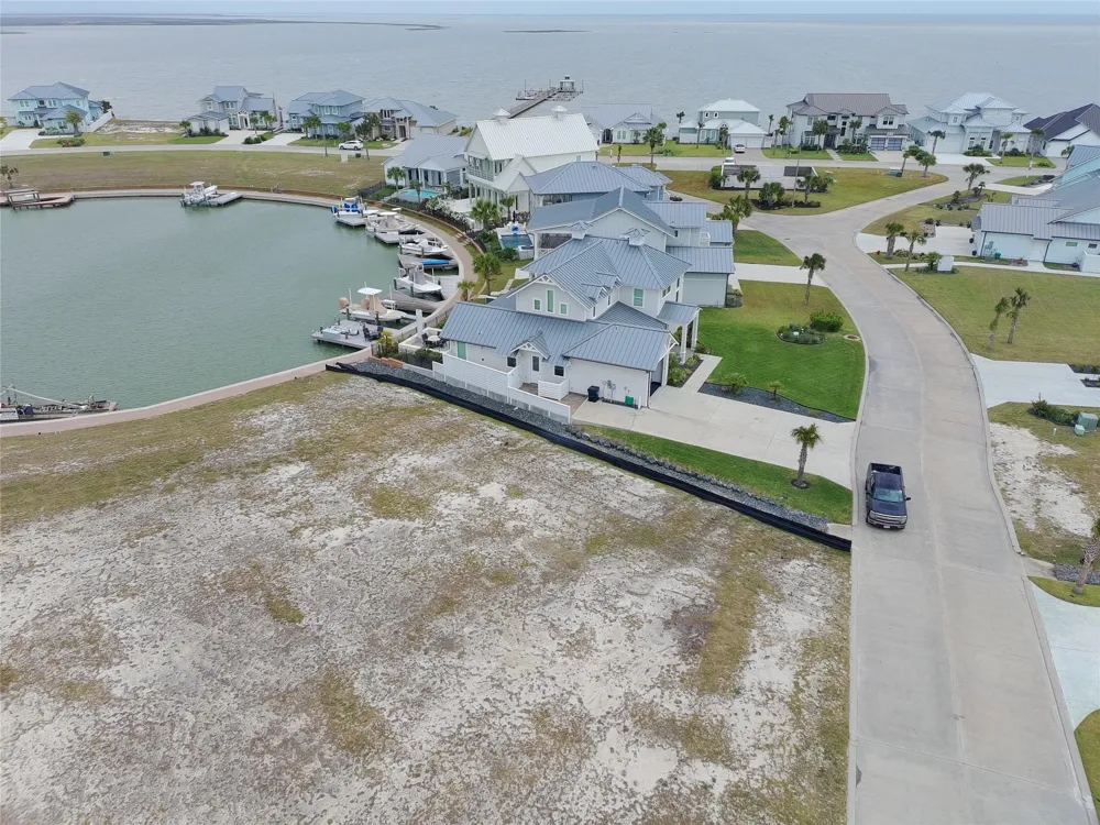 122 Bismarck Lane Rockport, TX 78382