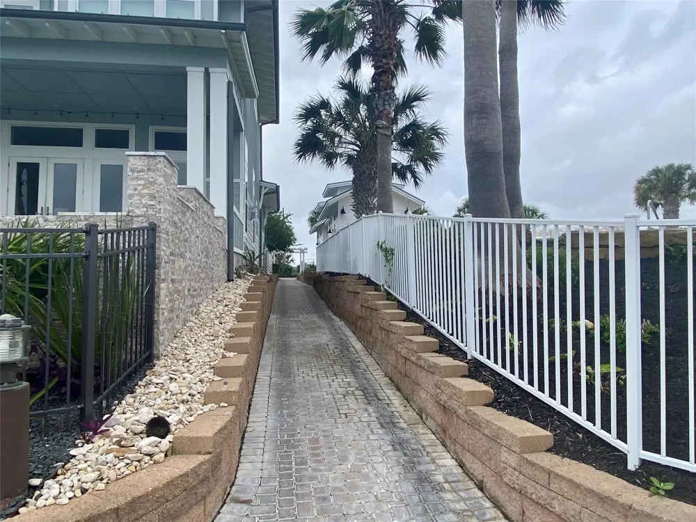 122 Bismarck Lane Rockport, TX 78382