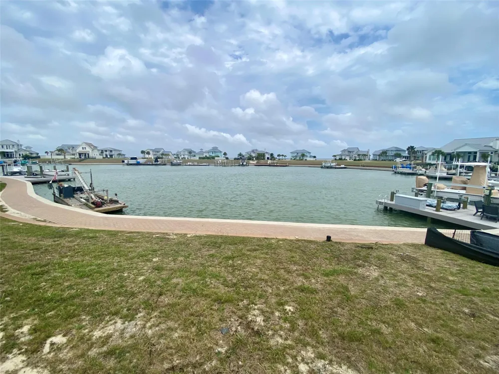 122 Bismarck Lane Rockport, TX 78382