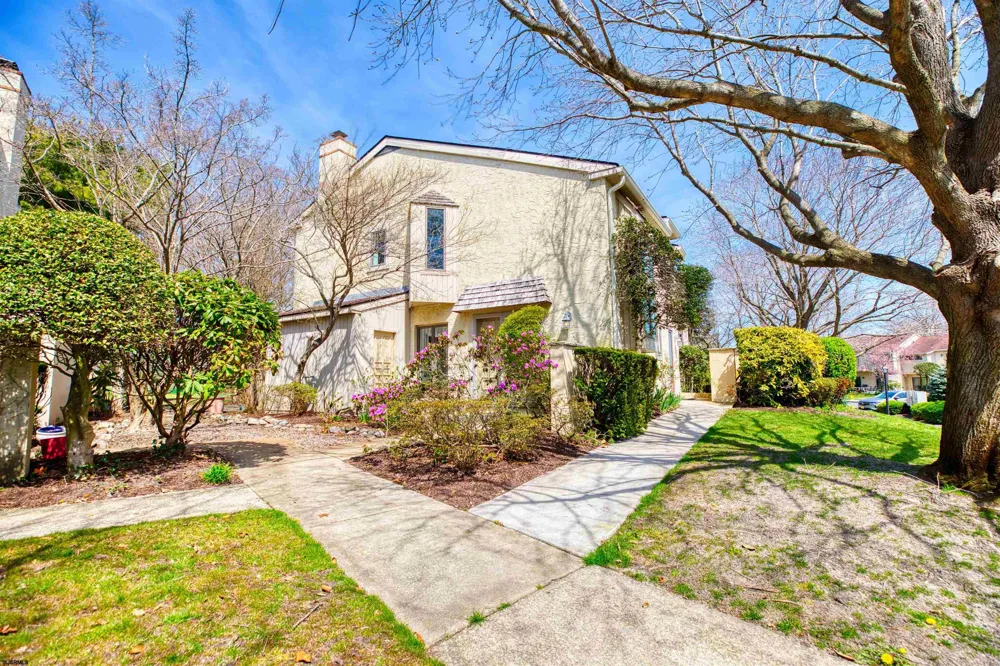 16 Greate Bay Dr Somers Point, NJ 08244