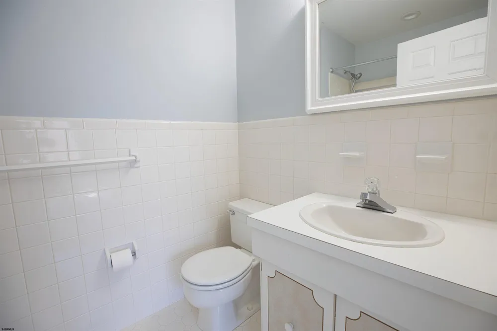 16 Greate Bay Dr Somers Point, NJ 08244