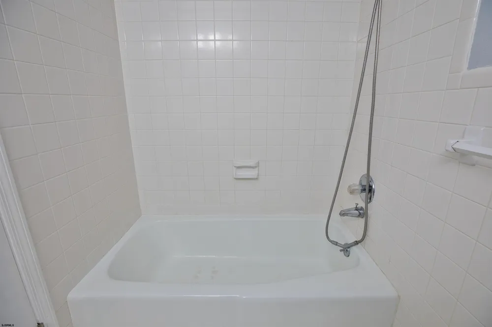 16 Greate Bay Dr Somers Point, NJ 08244