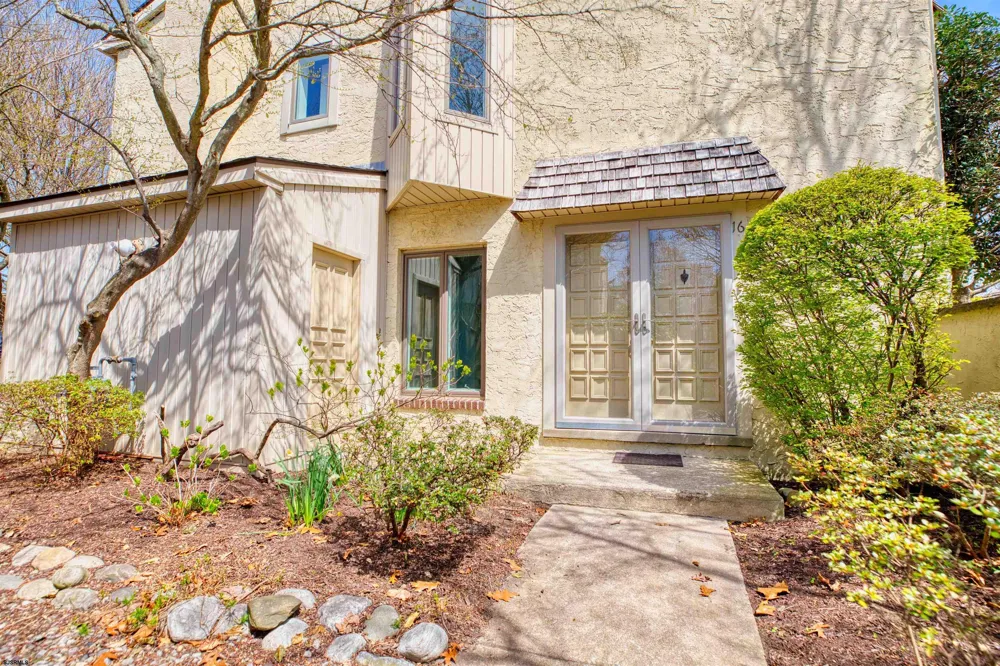 16 Greate Bay Dr Somers Point, NJ 08244