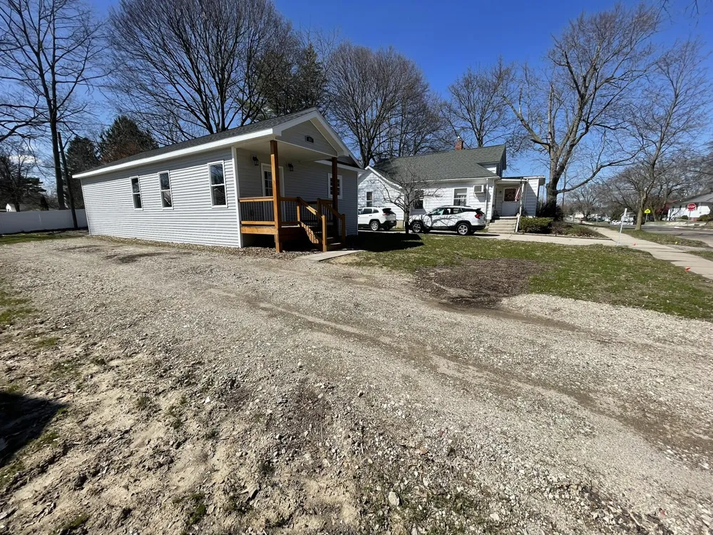 913 Pine Avenue Alma, MI 48801