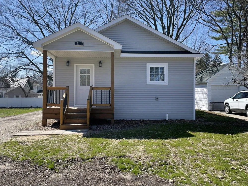 913 Pine Avenue Alma, MI 48801