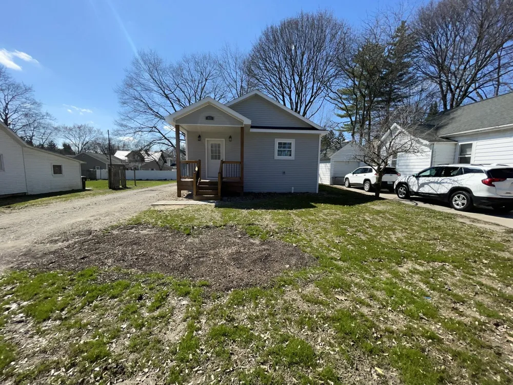 913 Pine Avenue Alma, MI 48801