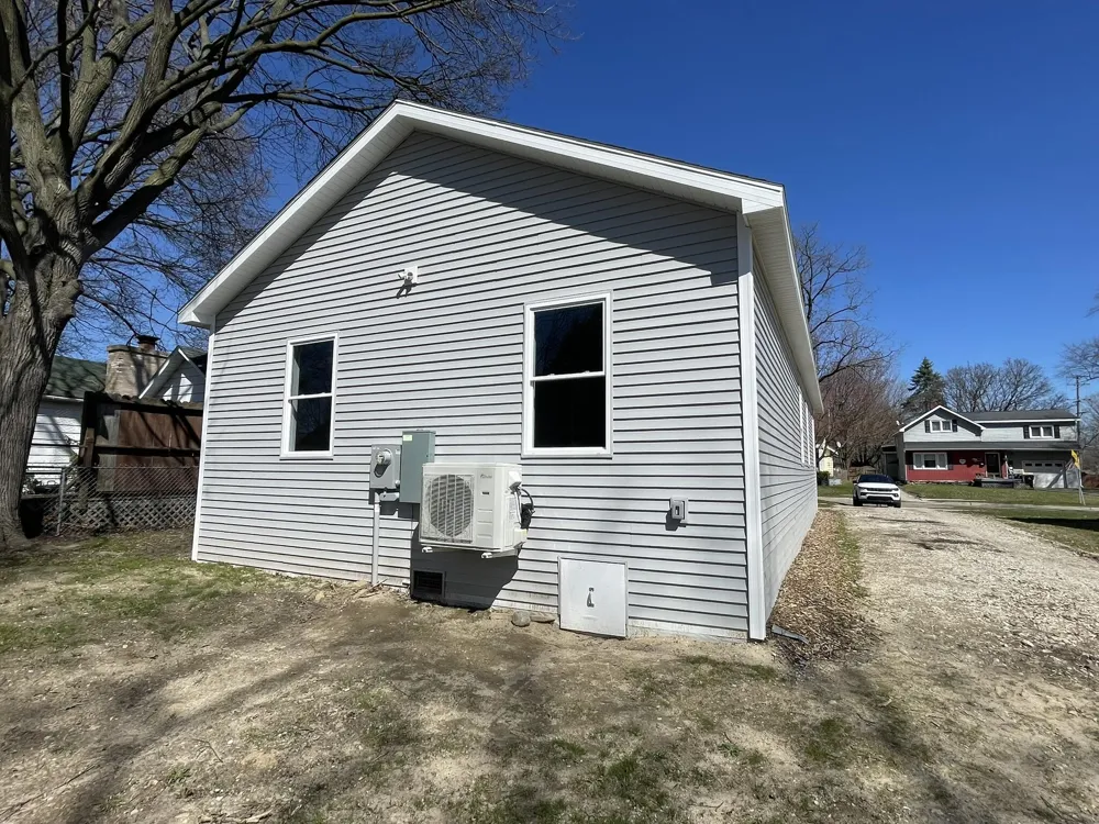 913 Pine Avenue Alma, MI 48801