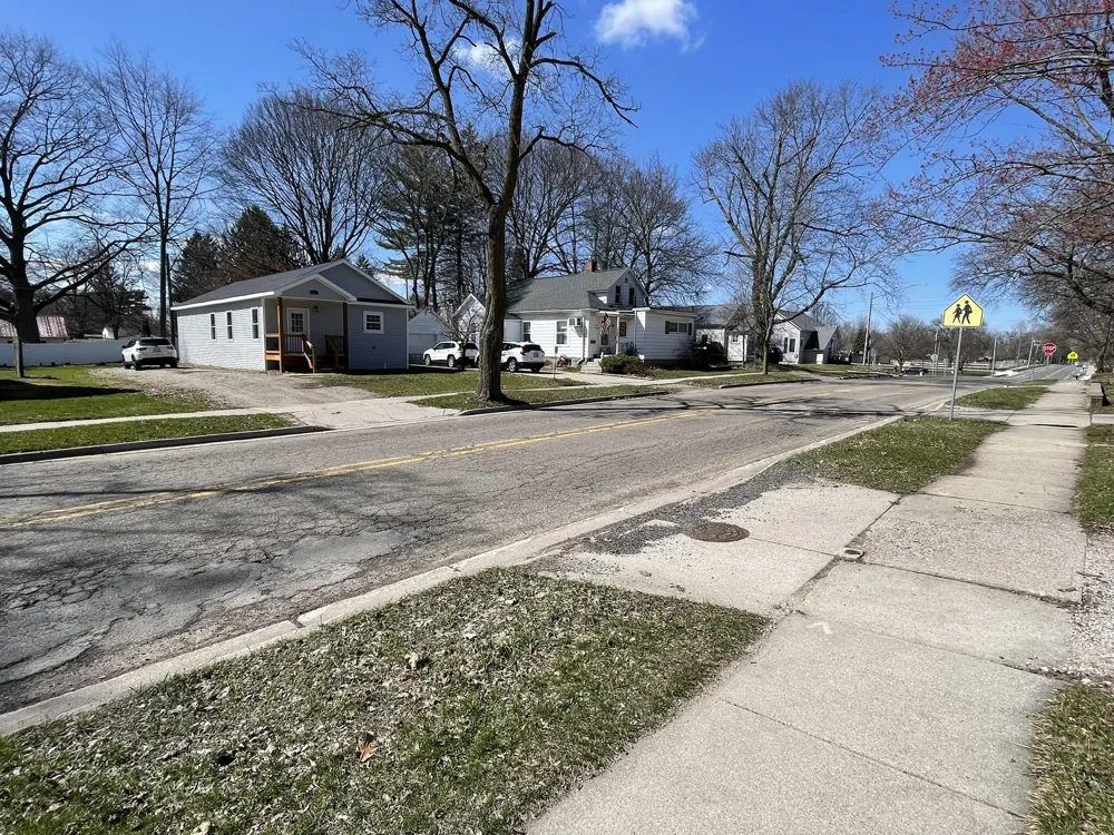 913 Pine Avenue Alma, MI 48801