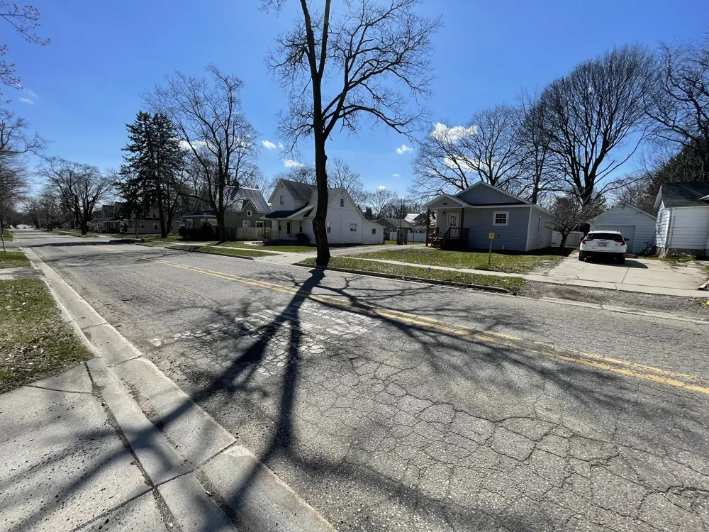 913 Pine Avenue Alma, MI 48801