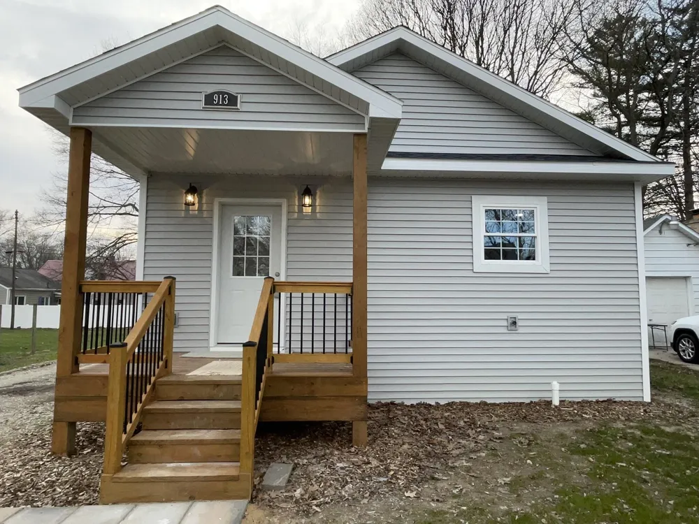 913 Pine Avenue Alma, MI 48801