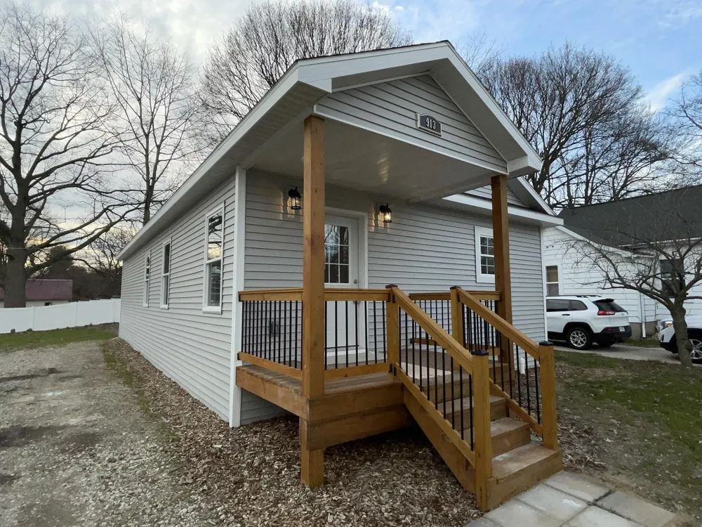 913 Pine Avenue Alma, MI 48801