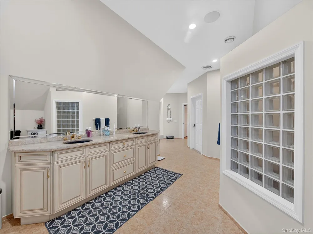 15 Beaver Pond Court Stony Point, NY 10980