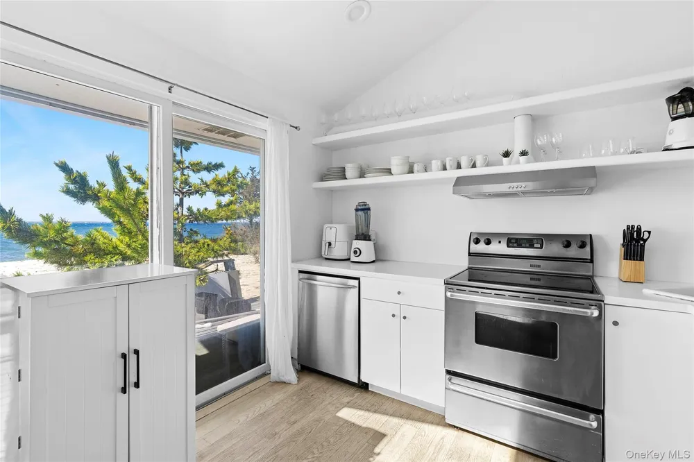 21 E Shore Drive Southampton, NY 11968