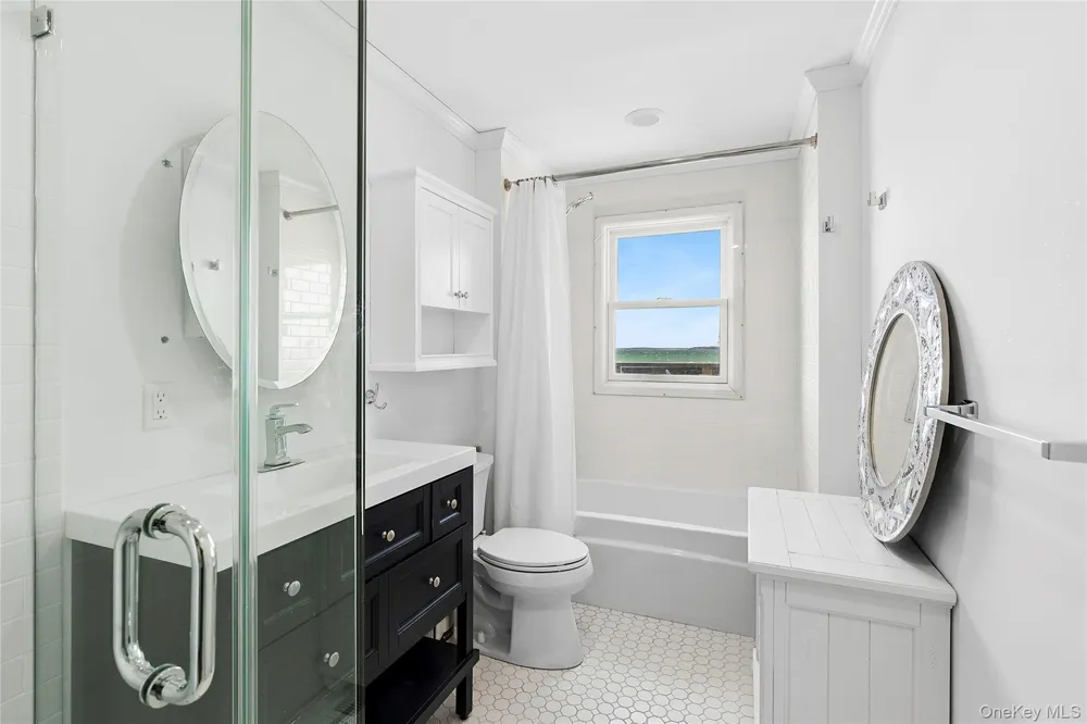 21 E Shore Drive Southampton, NY 11968