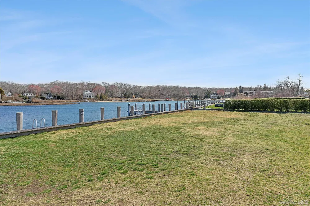 21 E Shore Drive Southampton, NY 11968