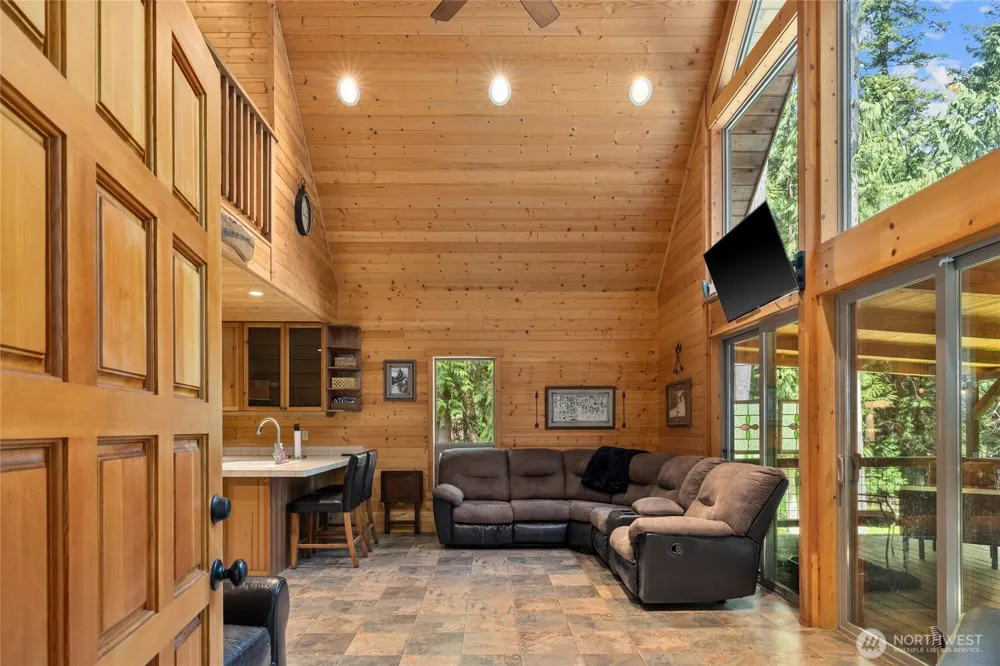 205 Makah Street Center Island, WA 98221