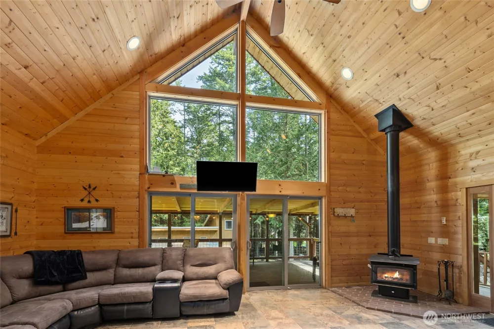 205 Makah Street Center Island, WA 98221