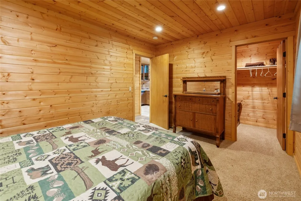 205 Makah Street Center Island, WA 98221
