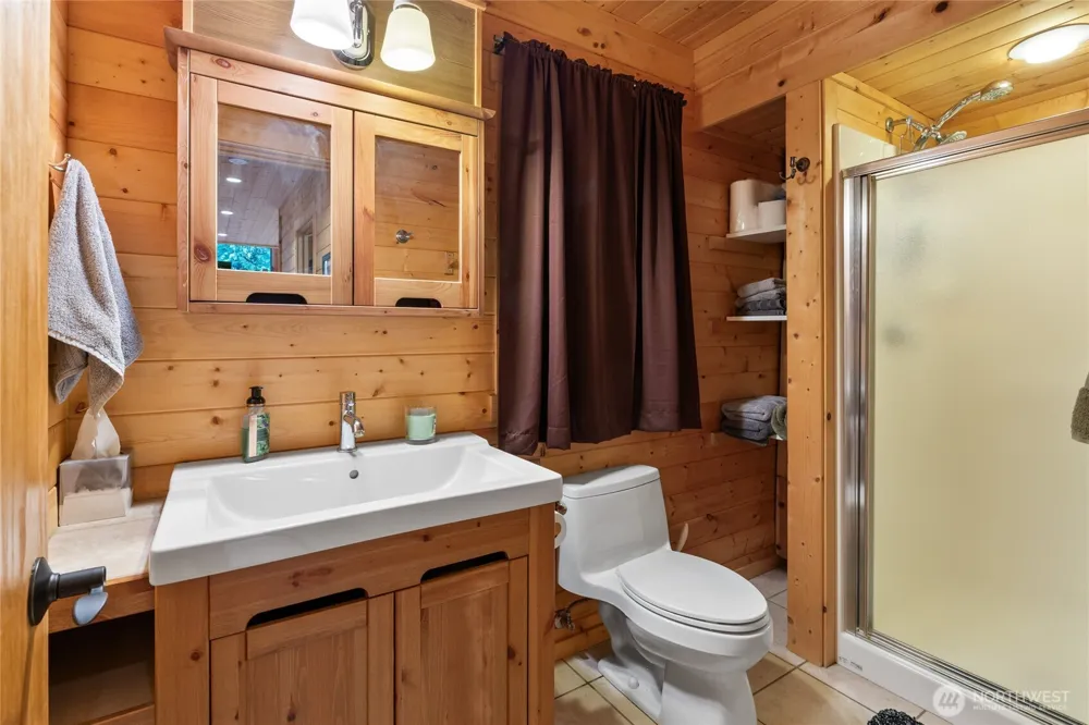 205 Makah Street Center Island, WA 98221