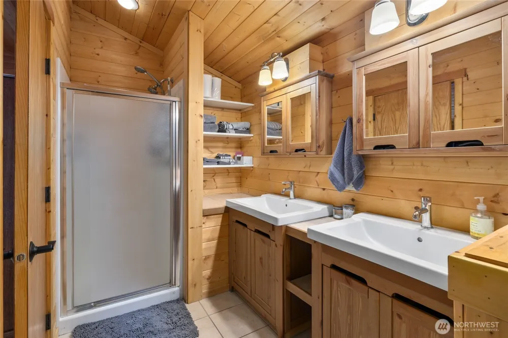 205 Makah Street Center Island, WA 98221