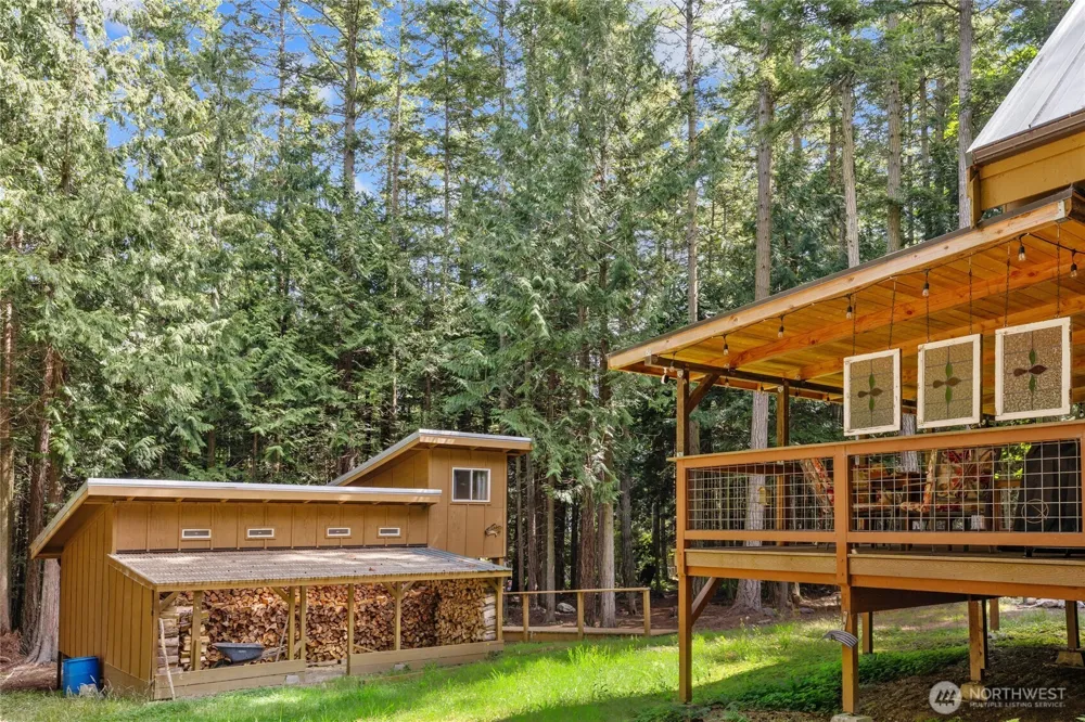 205 Makah Street Center Island, WA 98221