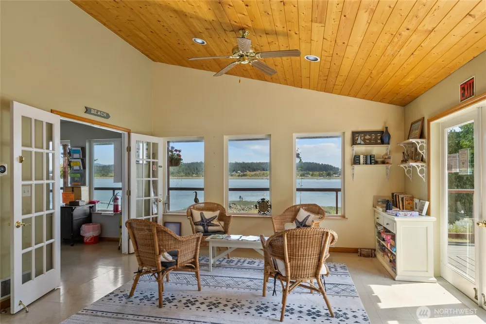 205 Makah Street Center Island, WA 98221