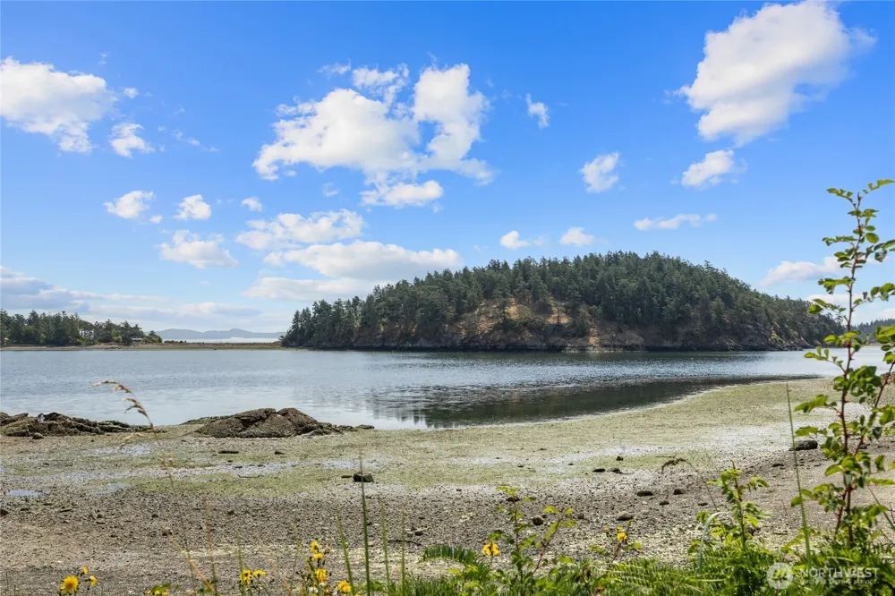 205 Makah Street Center Island, WA 98221