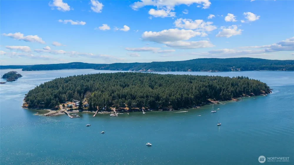 205 Makah Street Center Island, WA 98221