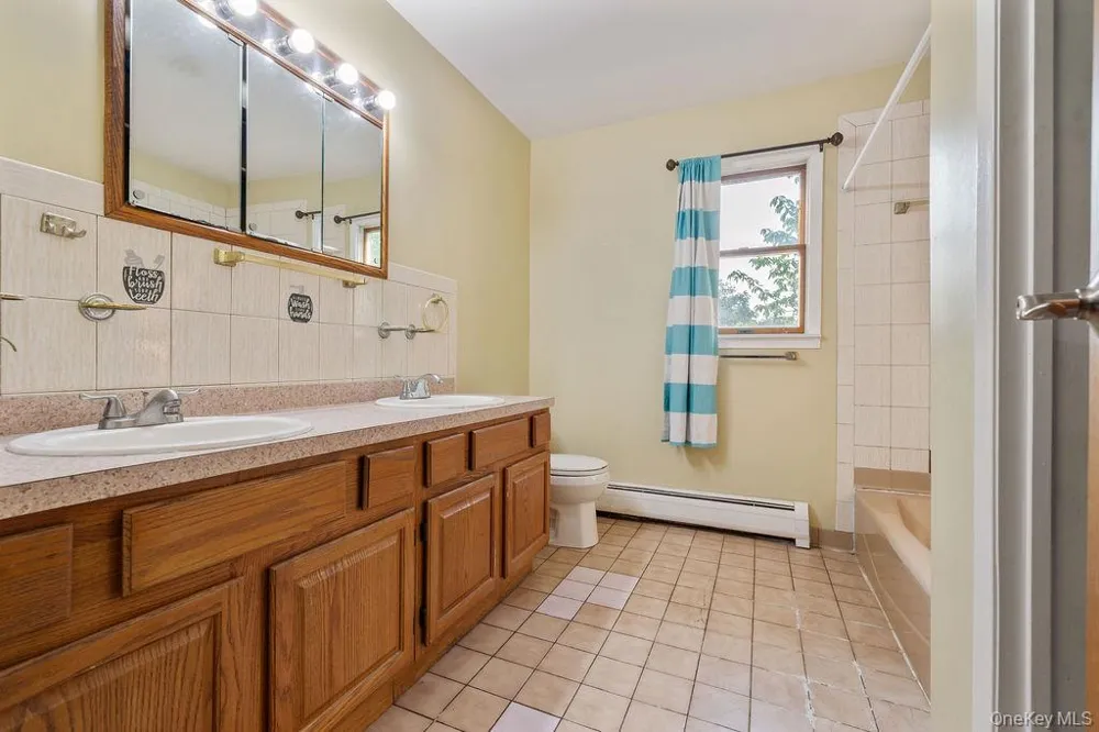 12 Gillis Avenue Nyack, NY 10960