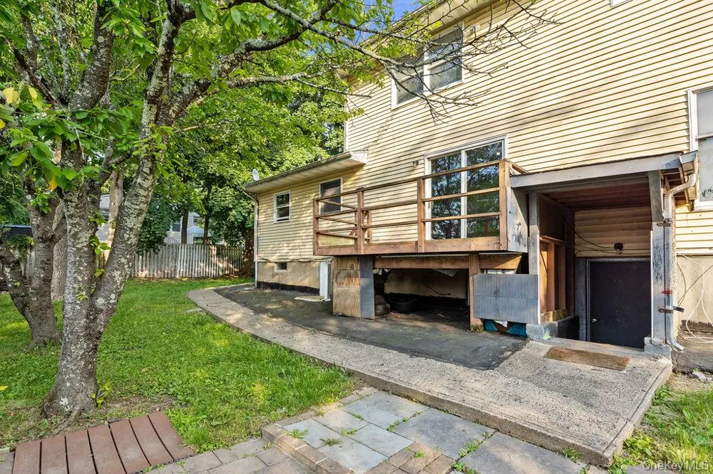 12 Gillis Avenue Nyack, NY 10960