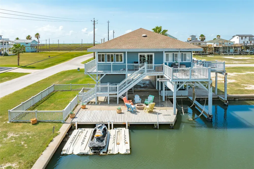 202 Schooner Drive Freeport, TX 77541