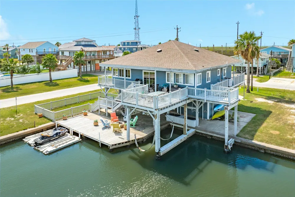 202 Schooner Drive Freeport, TX 77541