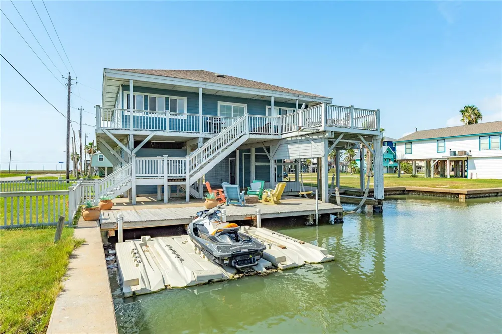 202 Schooner Drive Freeport, TX 77541