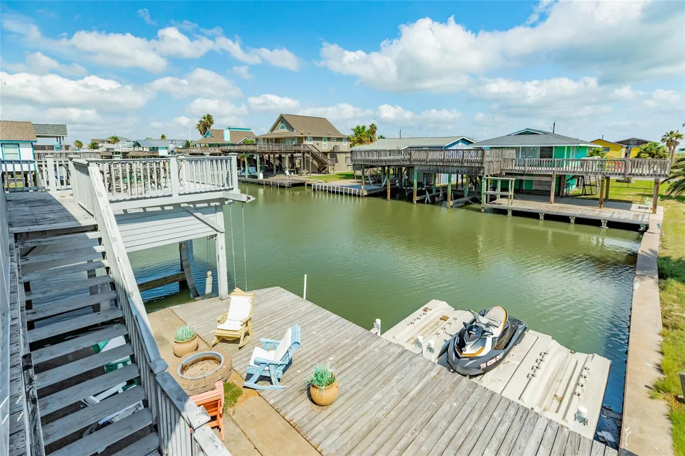 202 Schooner Drive Freeport, TX 77541