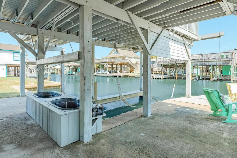 202 Schooner Drive Freeport, TX 77541