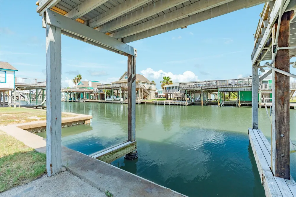 202 Schooner Drive Freeport, TX 77541