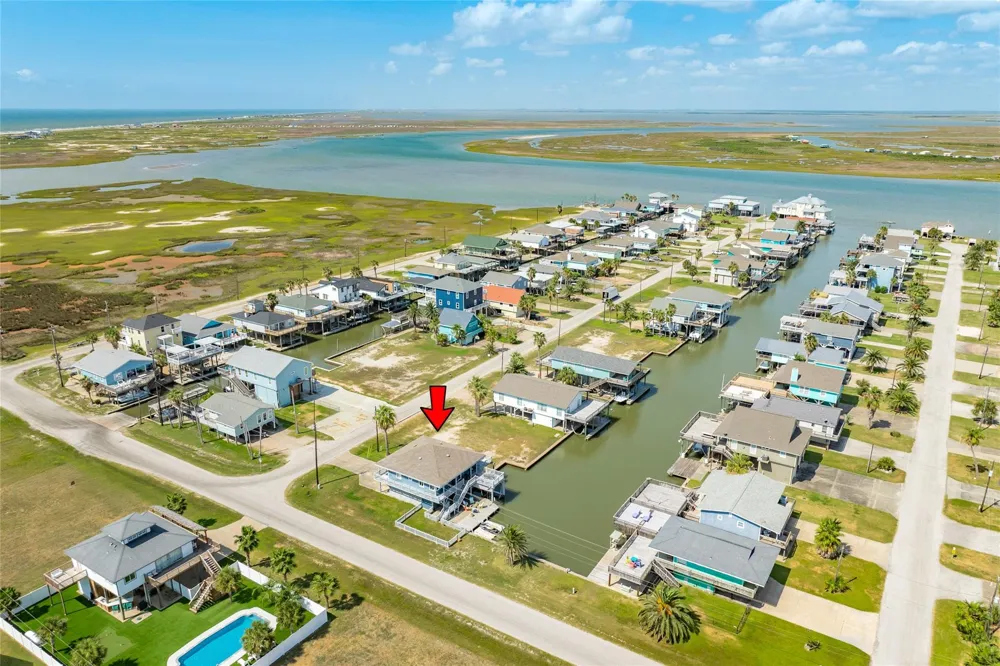 202 Schooner Drive Freeport, TX 77541